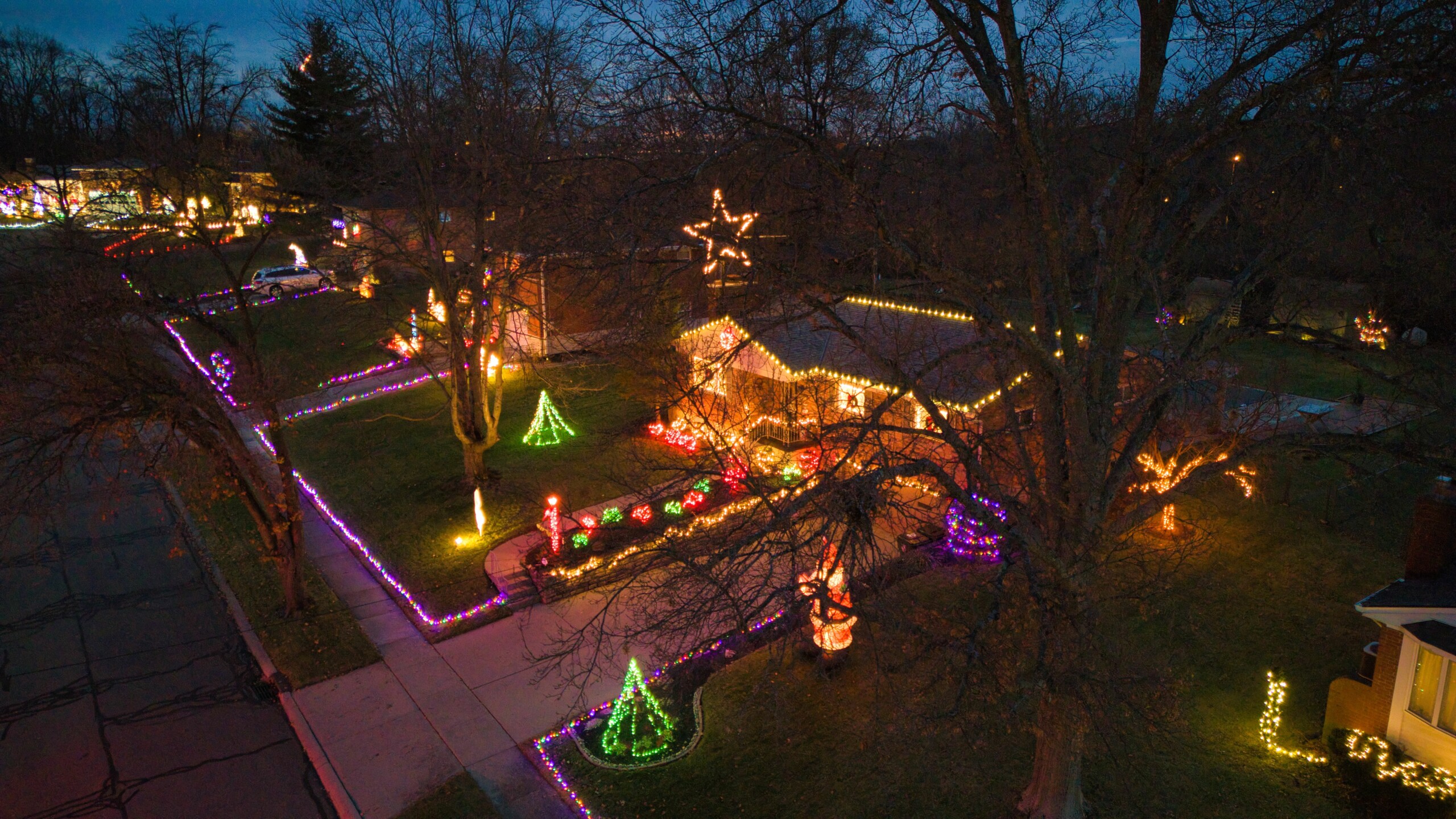 aerial photo of Tramore Drive with colorful holiday lights including a star and trees